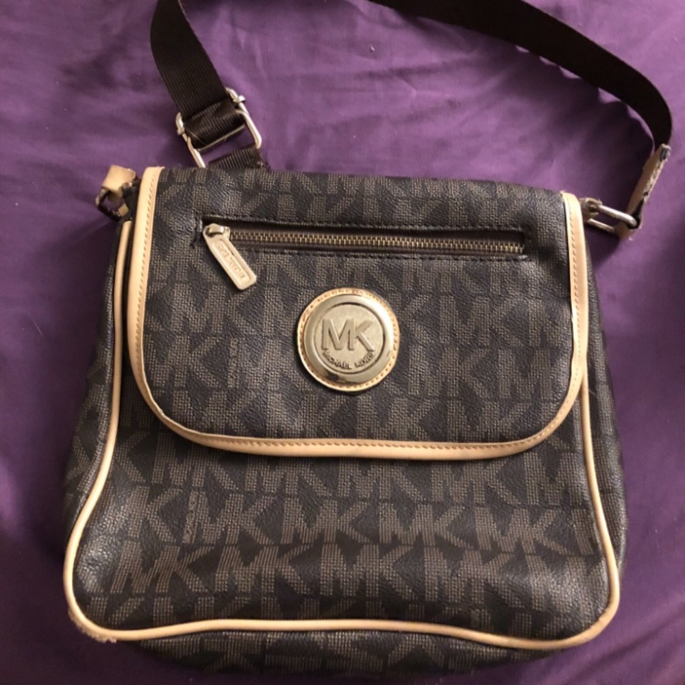 Michael Kors Crossbody Handbag. EUC Absolutely Stunning!